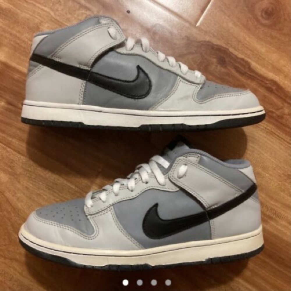 Vintage used Nike dunk mid 2002